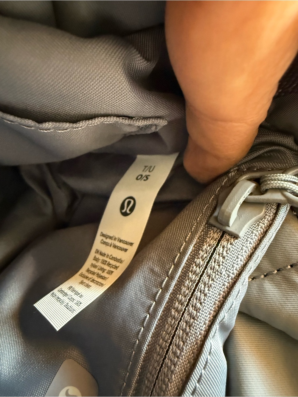 lululemon athletica Puffer Tote Bag in Charcoal Gray - Picture 4 of 4